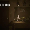 후즈 앳 더 도어