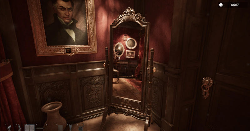 거울 속을 체크해보자 보이지 않는 초상화가 있다